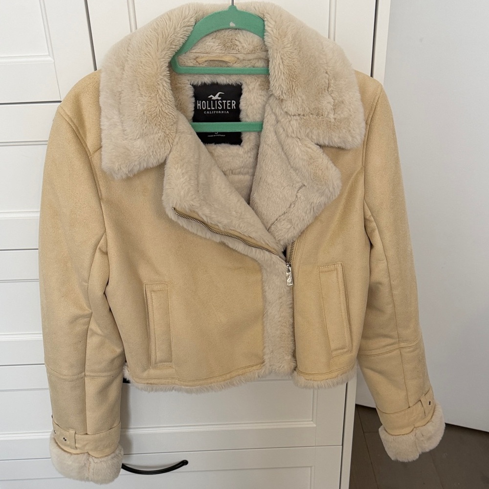 Hollister Women's Beige Teddy Jacket
